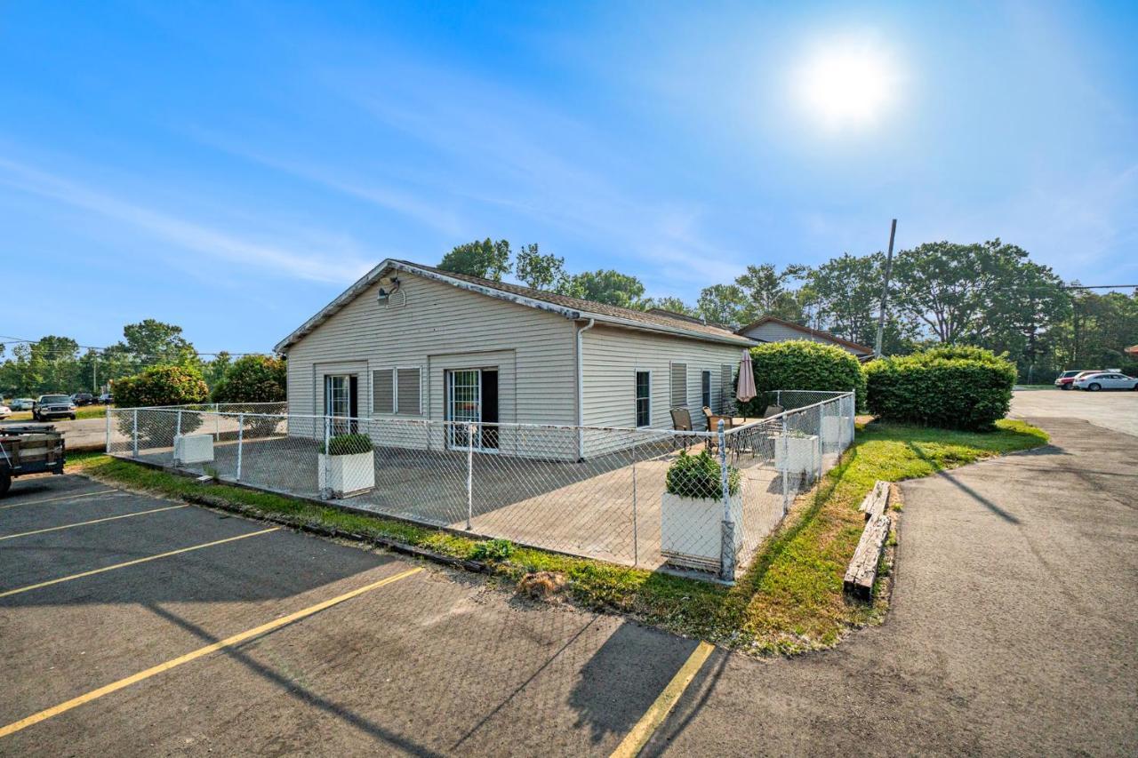 Great Lakes Inn & Suites South Haven Buitenkant foto