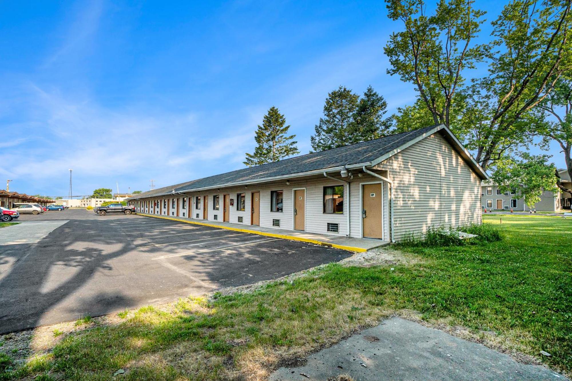 Great Lakes Inn & Suites South Haven Buitenkant foto