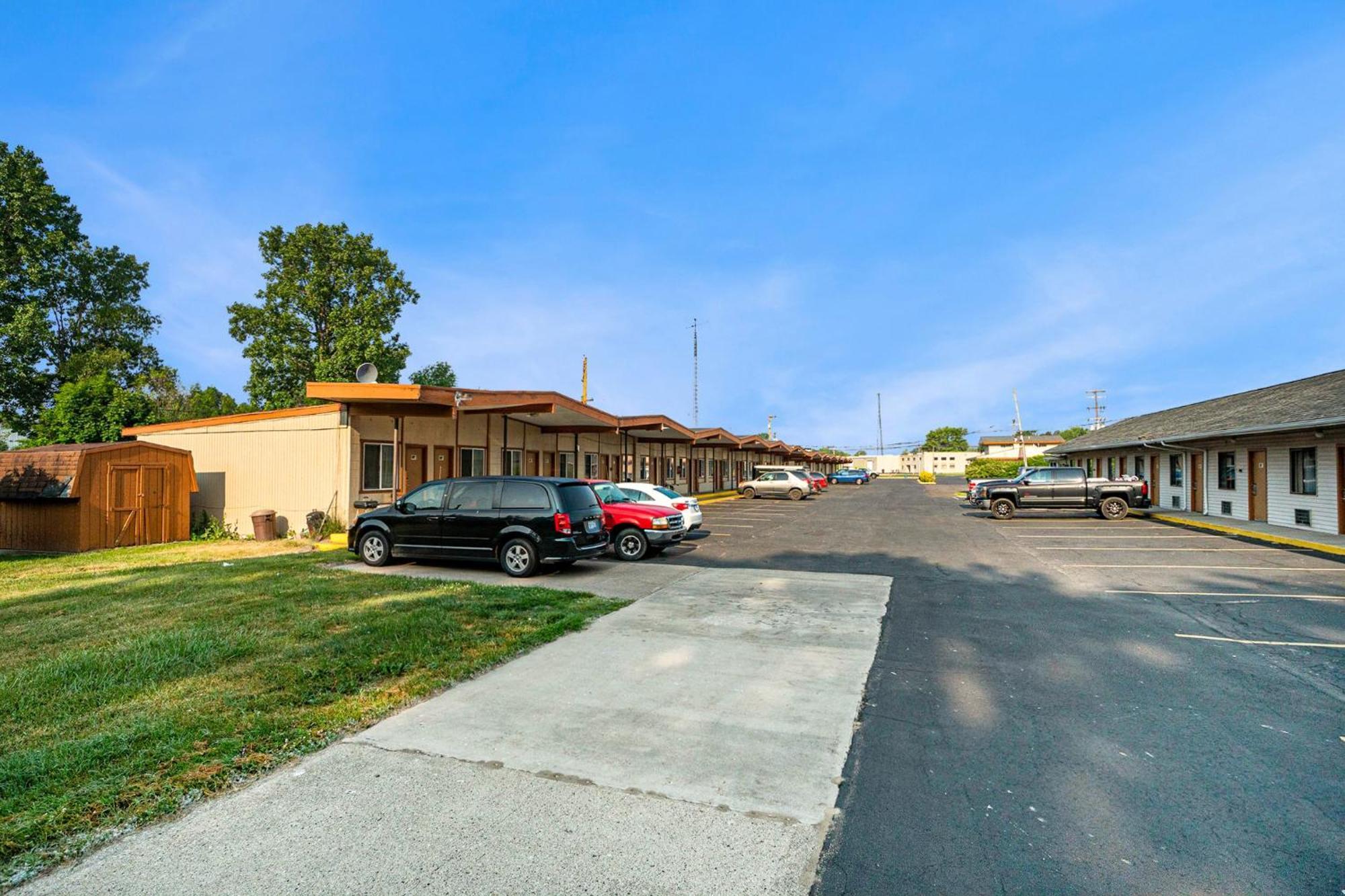 Great Lakes Inn & Suites South Haven Buitenkant foto